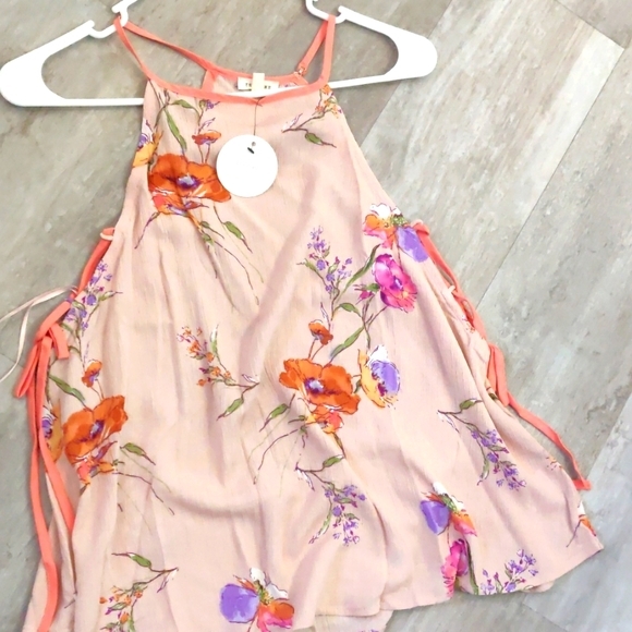 🆕🌿POL BOUTIQUE FLORAL TOP🌿 - Picture 2 of 10